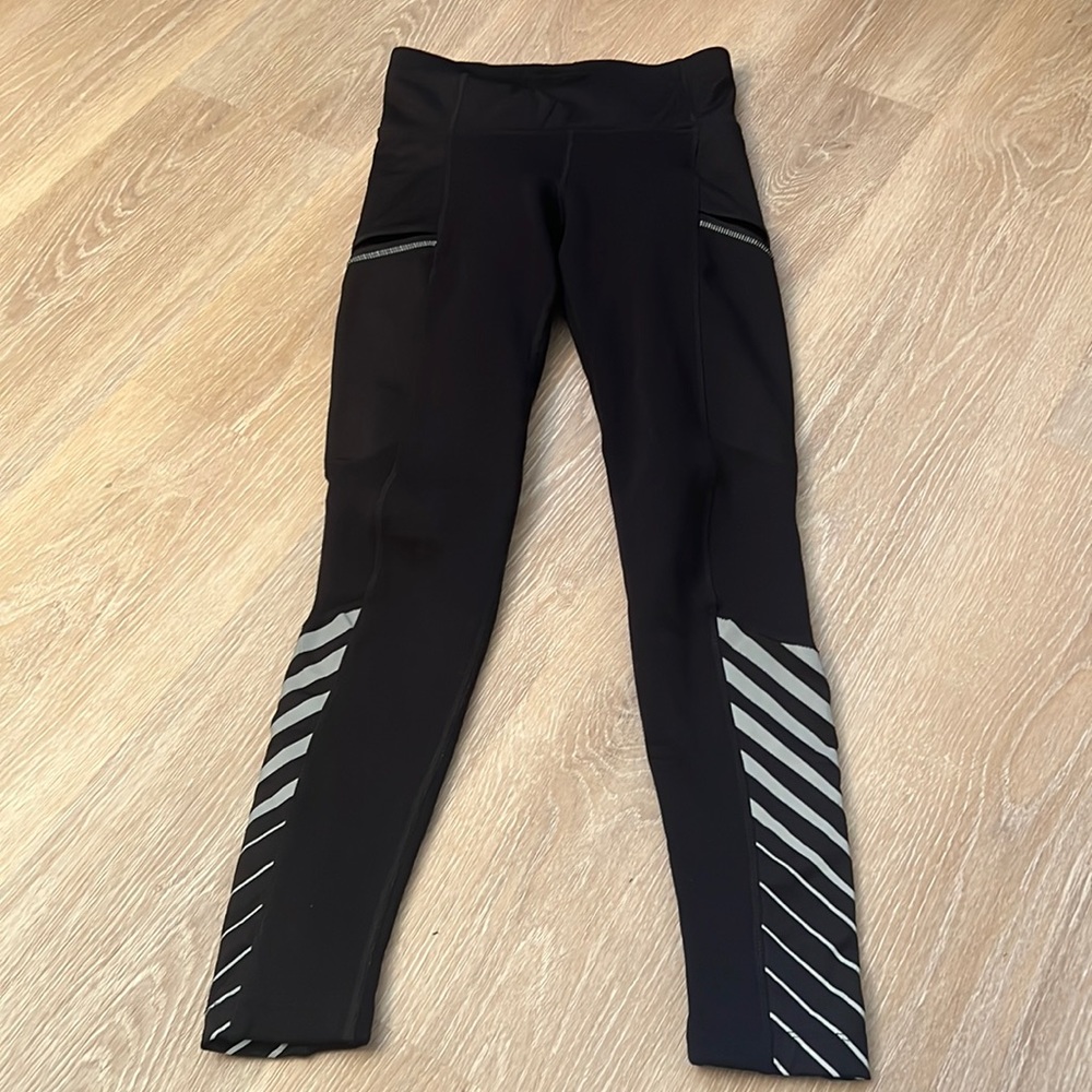 Athleta reflective leggings / size s / lined & reflective with side pockets